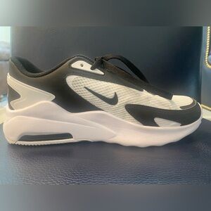 Nike Air Max INTRLK Lite Black White Women’s 7.5 Worn Once Like New